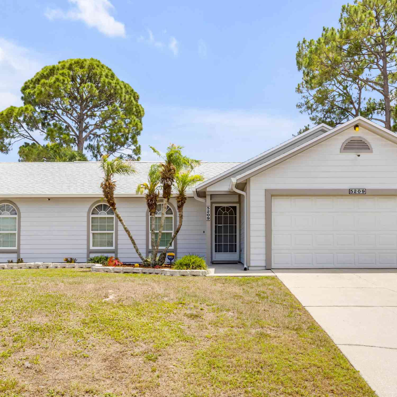 Homes For Sale - 5209 Holden Road<br/> Cocoa, FL 32927
