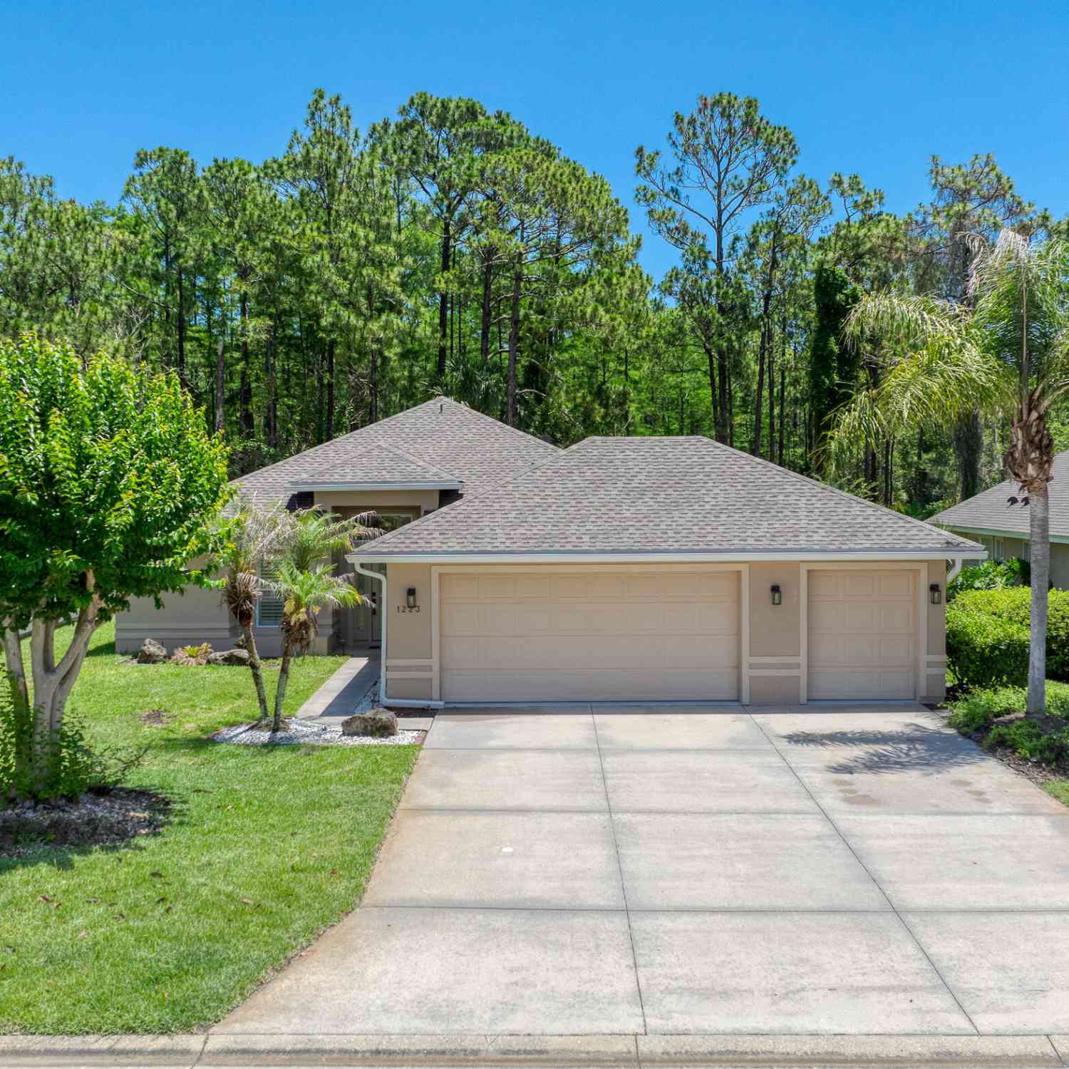 Homes For Sale - 1223 Crown Pointe Lane<br/> Ormond Beach, FL 32174