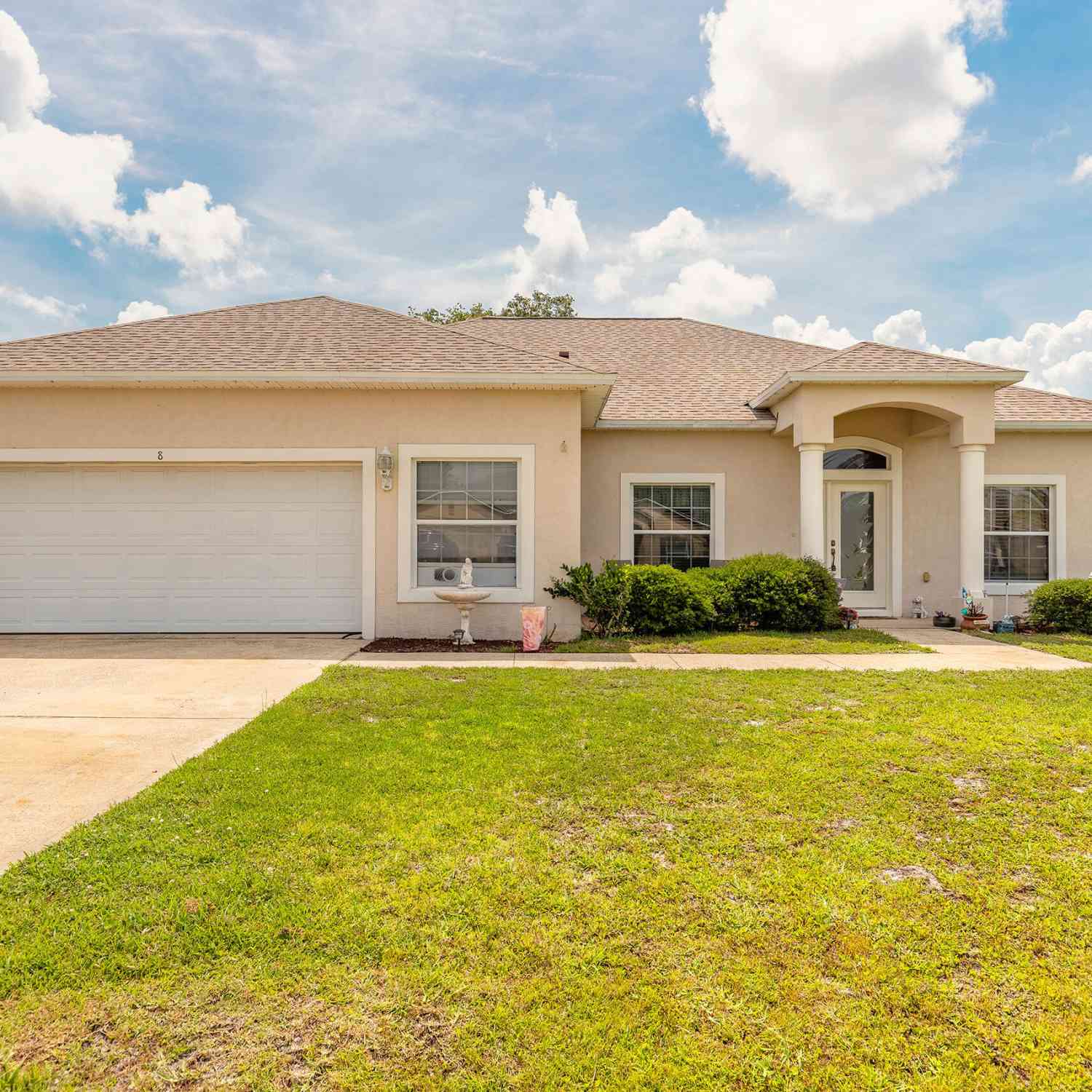 Homes For Sale - 8 Lamoyne Lane<br/> Palm Coast, FL 32137