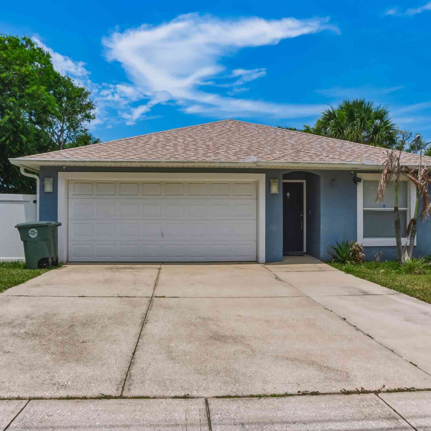 Homes For Sale - 401 Mobile Avenue<br/> Daytona Beach, FL 32118