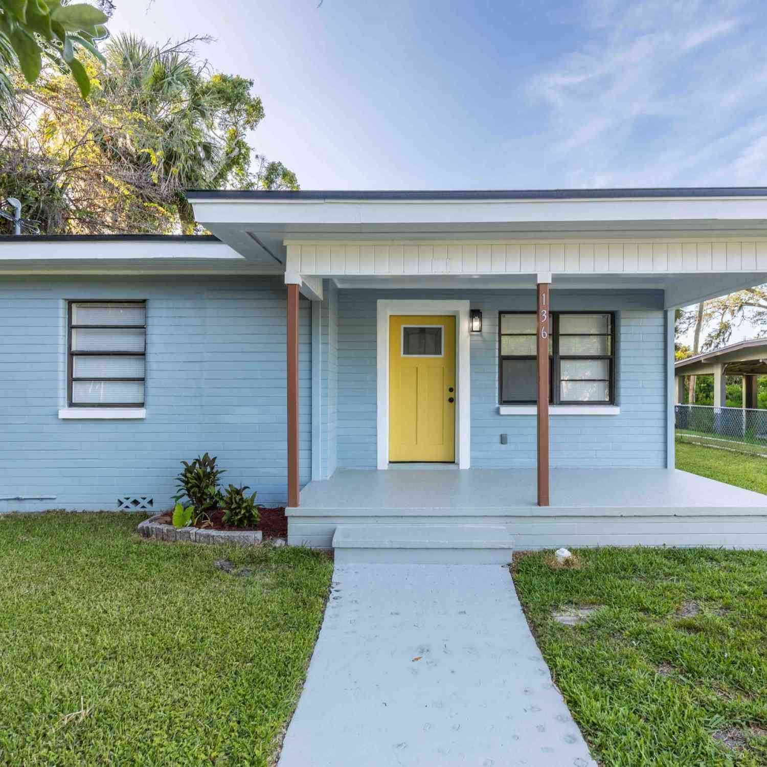 Homes For Sale - 136 Taylor Avenue<br/> Daytona Beach, FL 32114