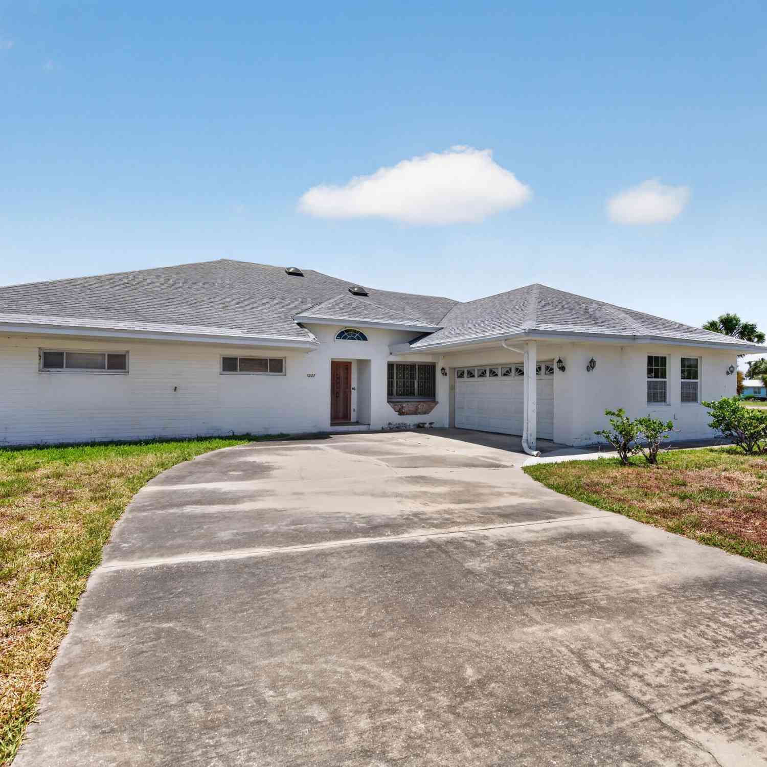 Homes For Sale - 1227 Belaire Drive<br/> Daytona Beach, FL 32118