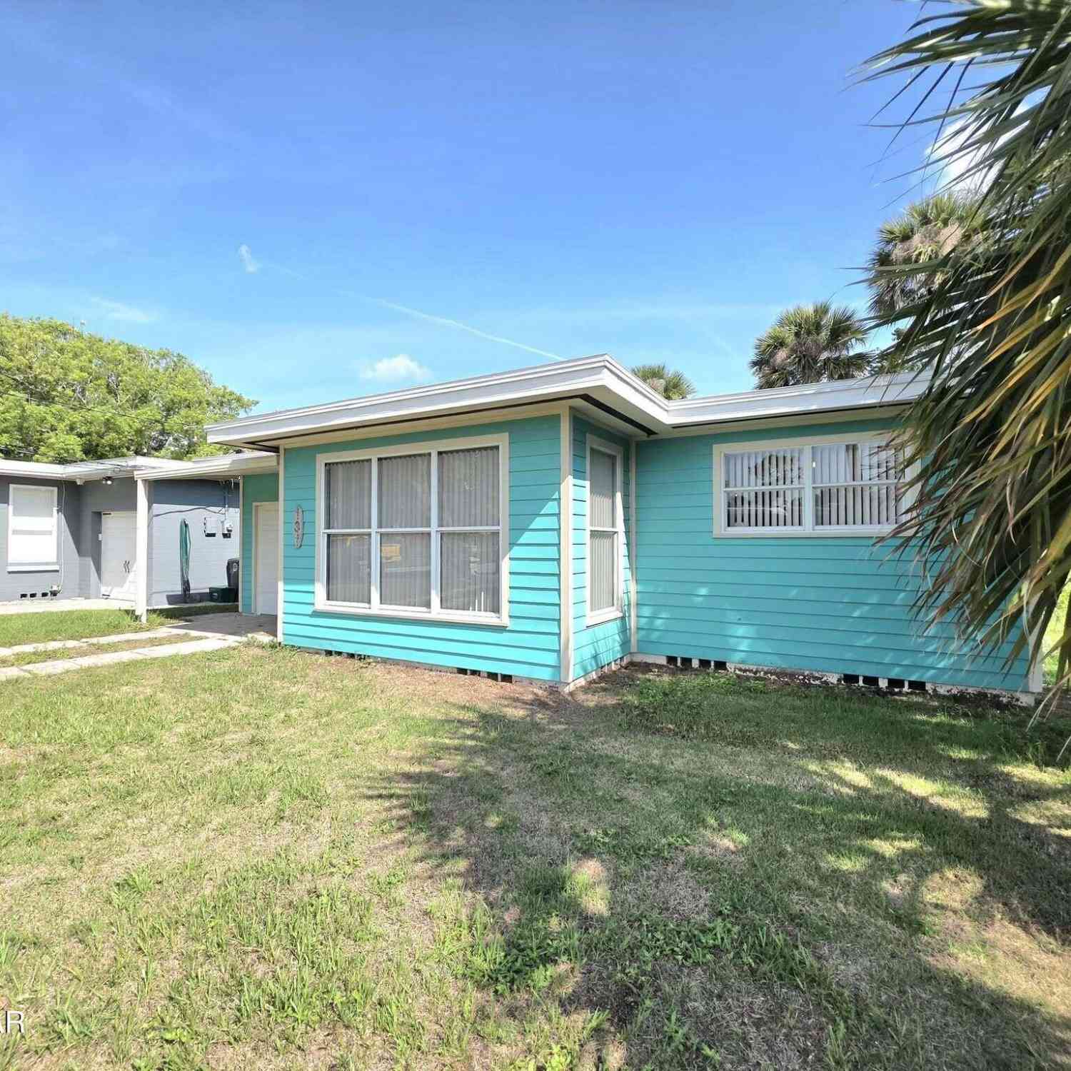 Homes For Sale - 131 University Boulevard<br/> Daytona Beach, FL 32118