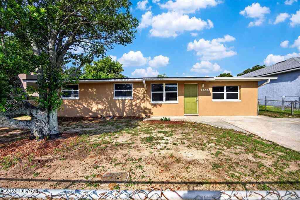Homes For Sale - 1262 Essex Road<br/> Daytona Beach, FL 32117