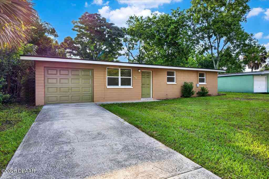 Homes For Sale - 1435 Atlanta Drive<br/> Daytona Beach, FL 32117