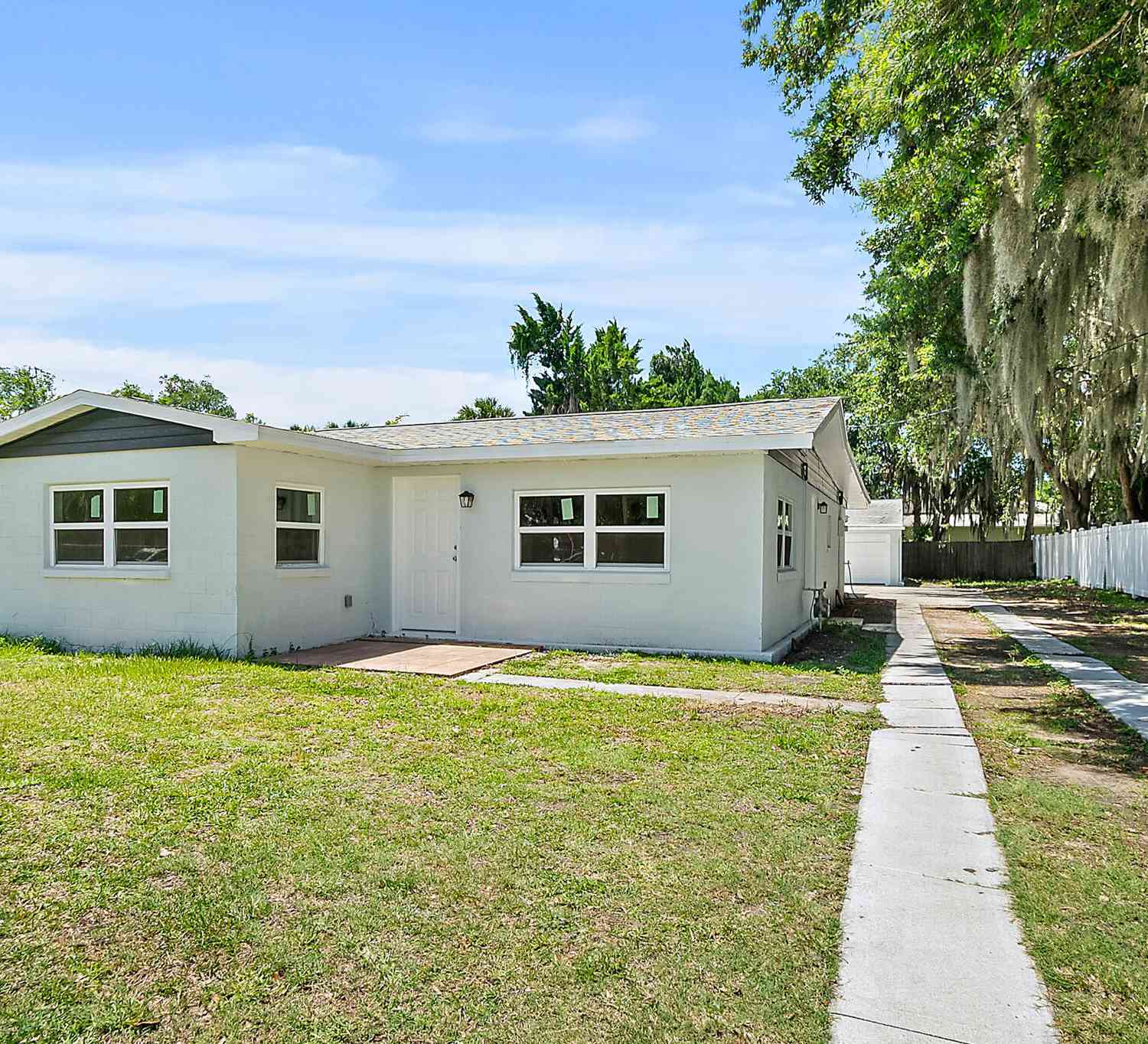 Homes For Sale - 607 Wayne Avenue<br/> New Smyrna Beach, FL 32168