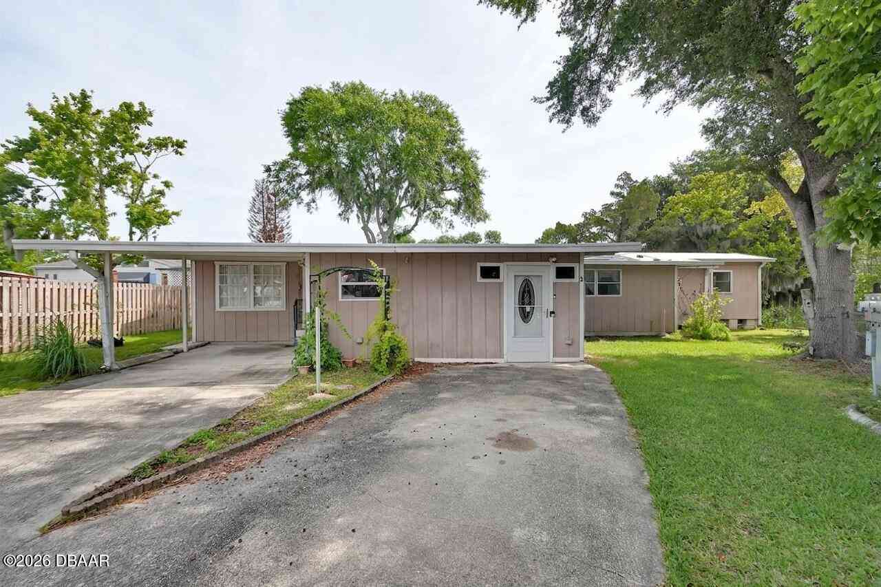 Mobile Home For Sale - 5 Pinewood Court<br/> Volusia County, South Daytona, FL 32119