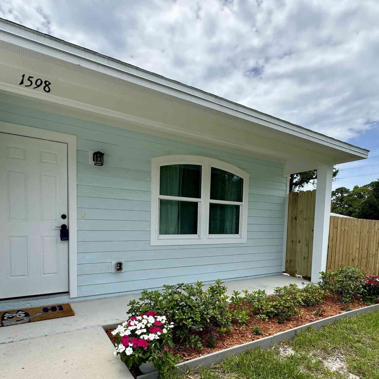 Homes For Sale - 1598 Montgomery Avenue<br/> Volusia County, Holly Hill, FL 32117
