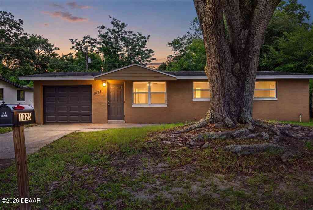 Homes For Sale - 1025 Imperial Drive<br/> Daytona Beach, FL 32117