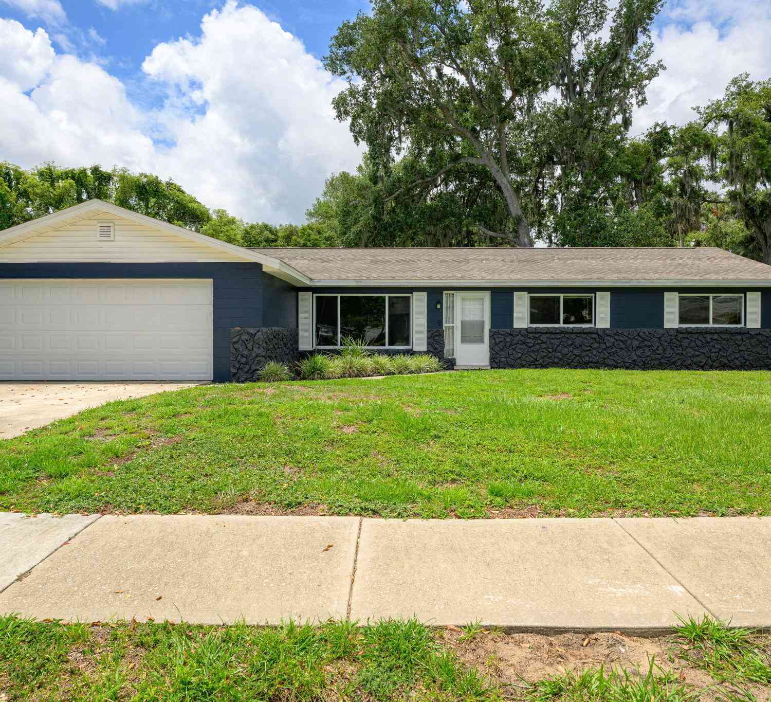 Homes For Sale - 110 Cambridge Drive<br/> Port Orange, FL 32127