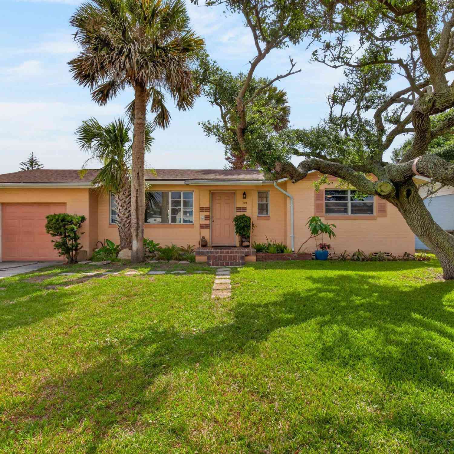 Homes For Sale - 109 Claire Terrace<br/> Daytona Beach, FL 32118