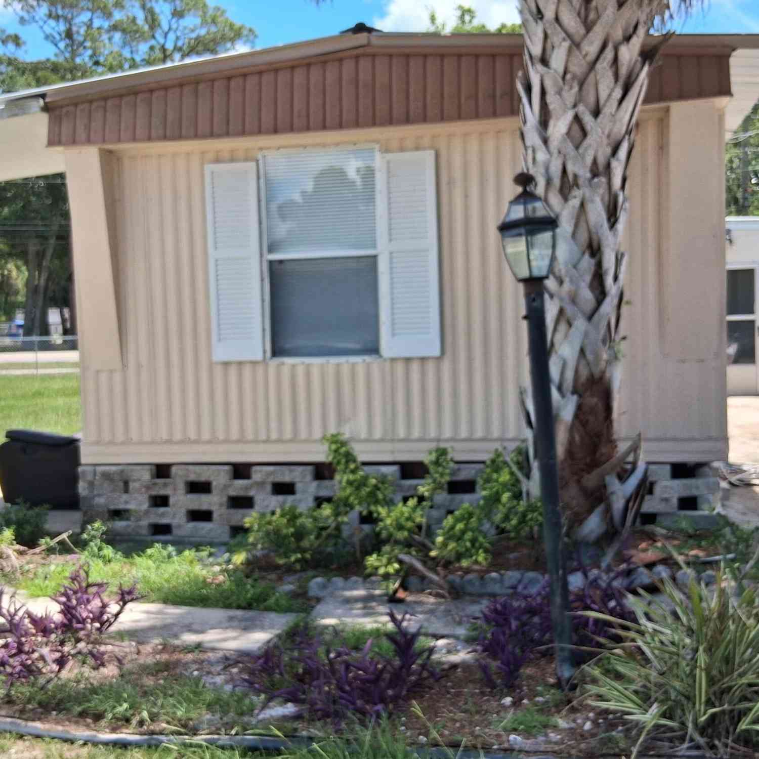 Mobile Home For Sale - 170 Iron Gate Circle<br/> Port Orange, FL 32129