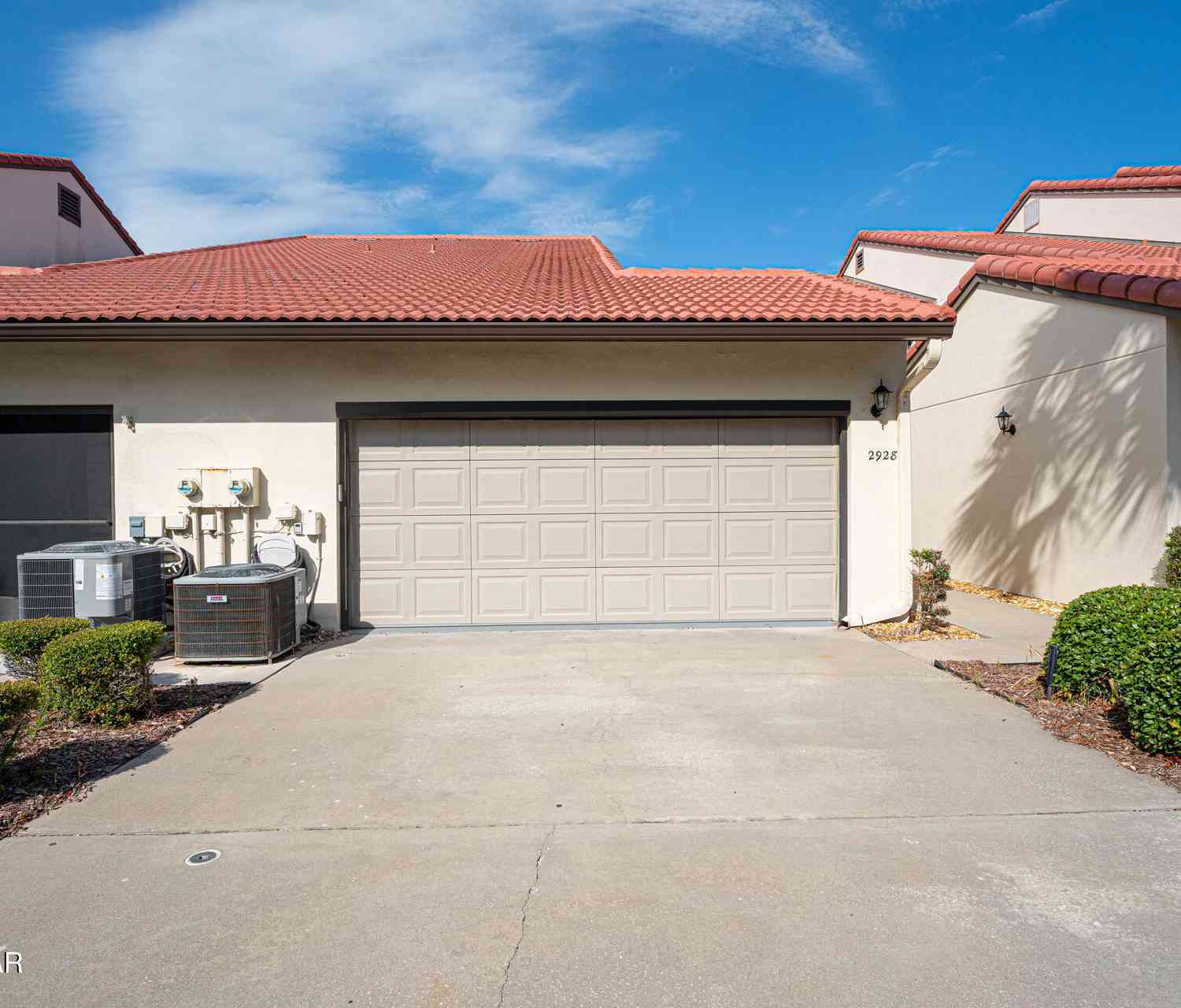 Townhouse For Sale - 2928 Sea Oats Circle<br/> Daytona Beach Shores, FL 32118