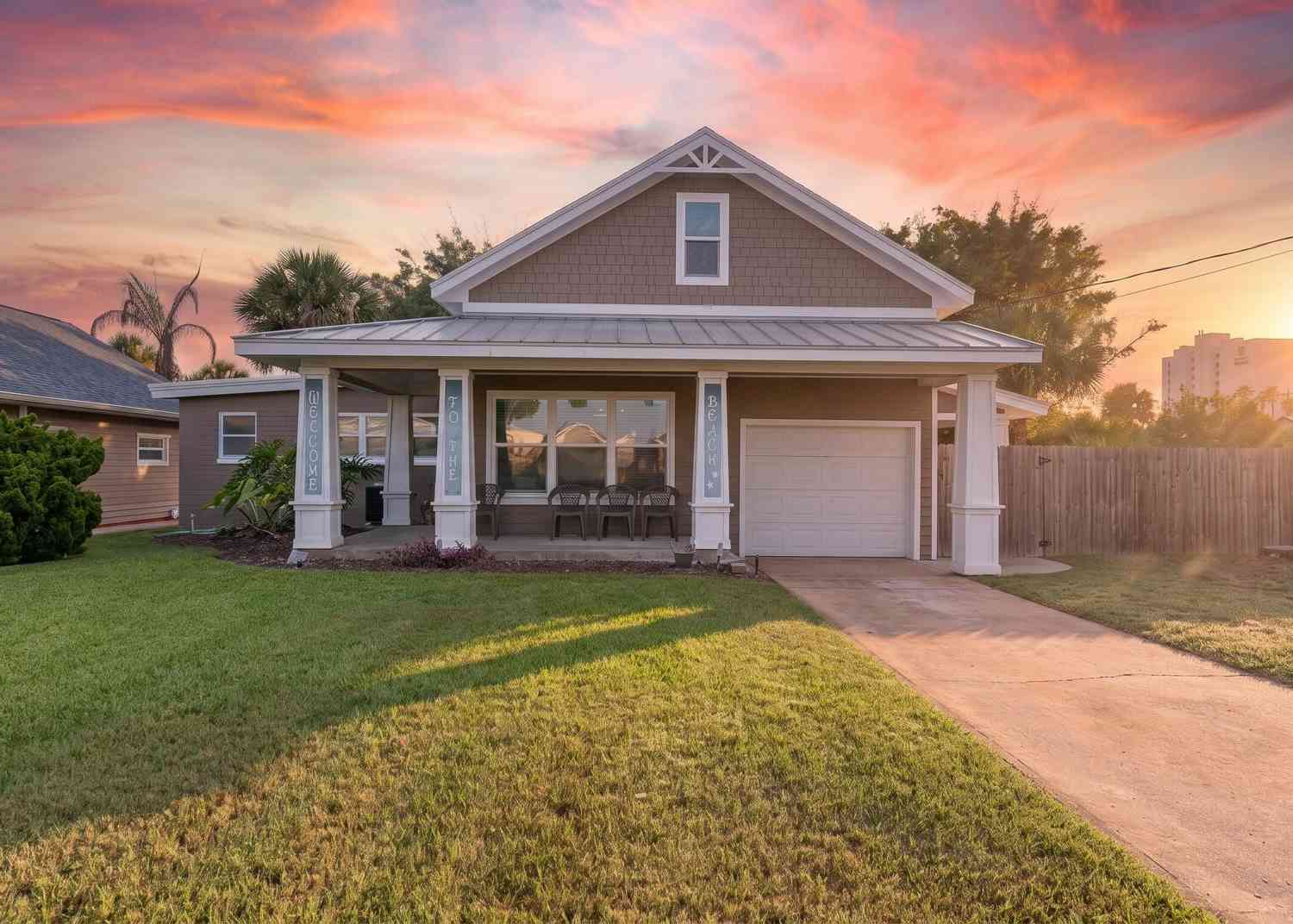Homes For Sale - 115 Broad Avenue<br/> Daytona Beach, FL 32118