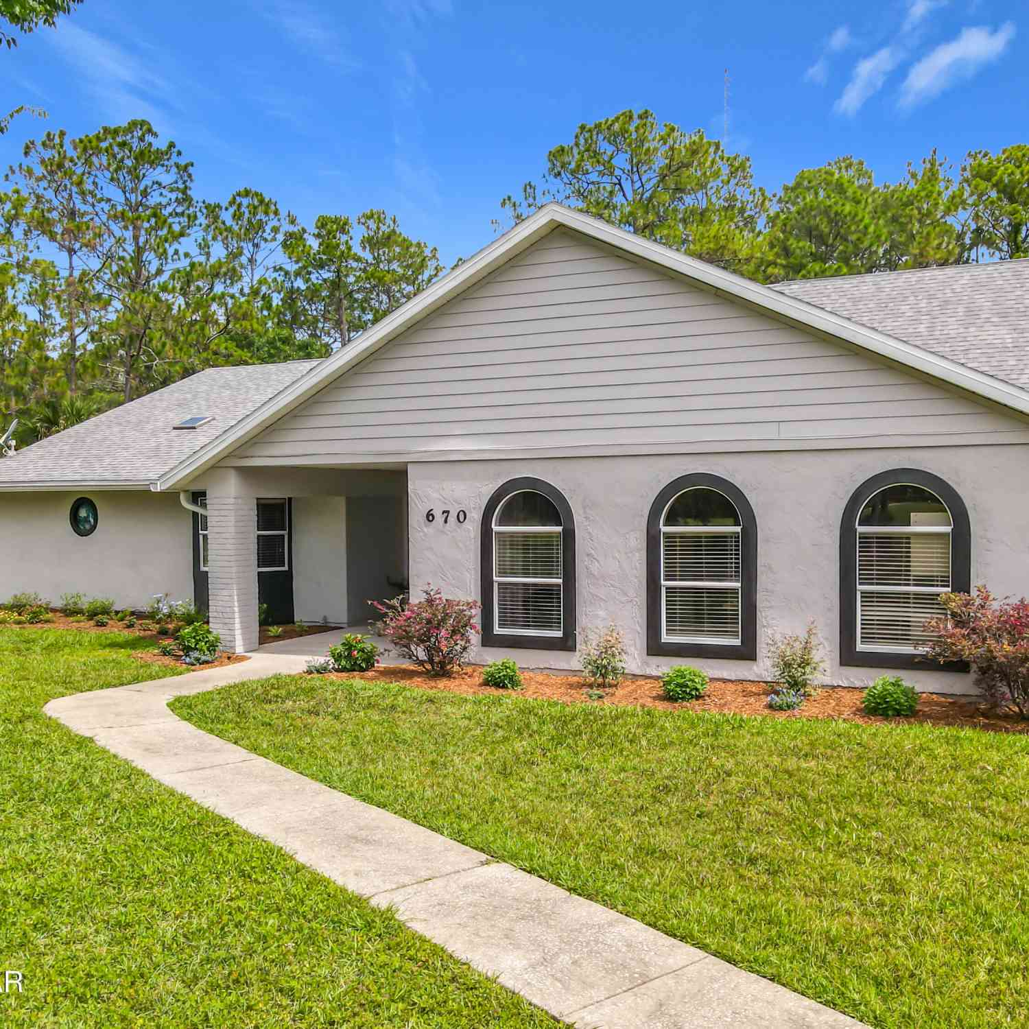 Homes For Sale - 670 Glen Circle<br/> New Smyrna Beach, FL 32168