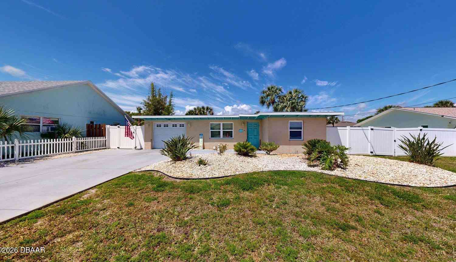 Homes For Sale - 119 N Palmetto Avenue<br/> Flagler Beach, FL 32136