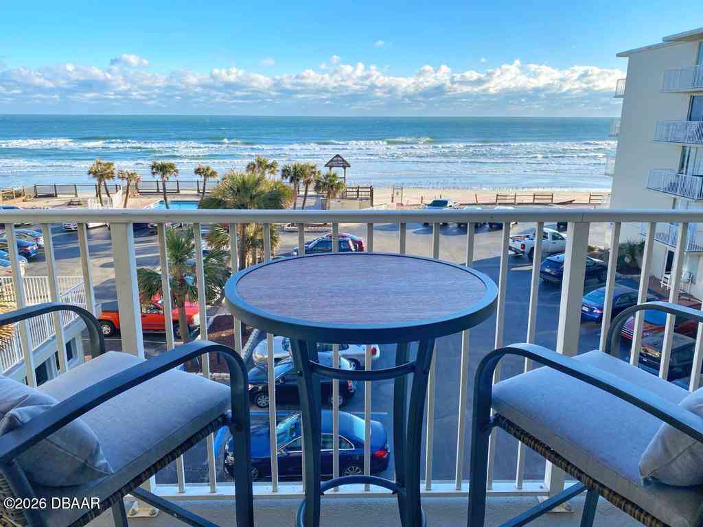 Condo For Sale - 1233 S Atlantic Avenue #417<br/> Daytona Beach, FL 32118