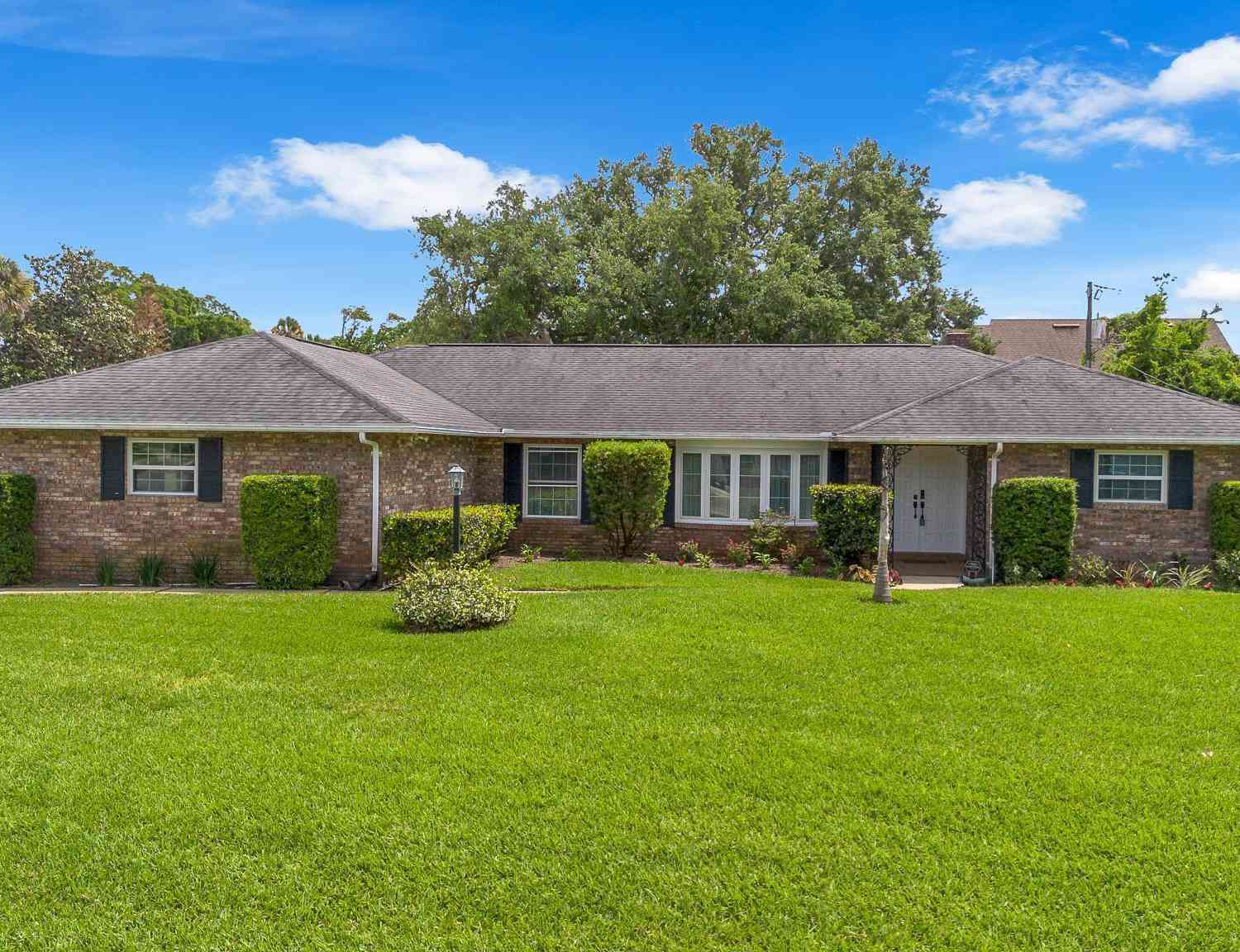 Homes For Sale - 801 Palm Grove Court<br/> South Daytona, FL 32119