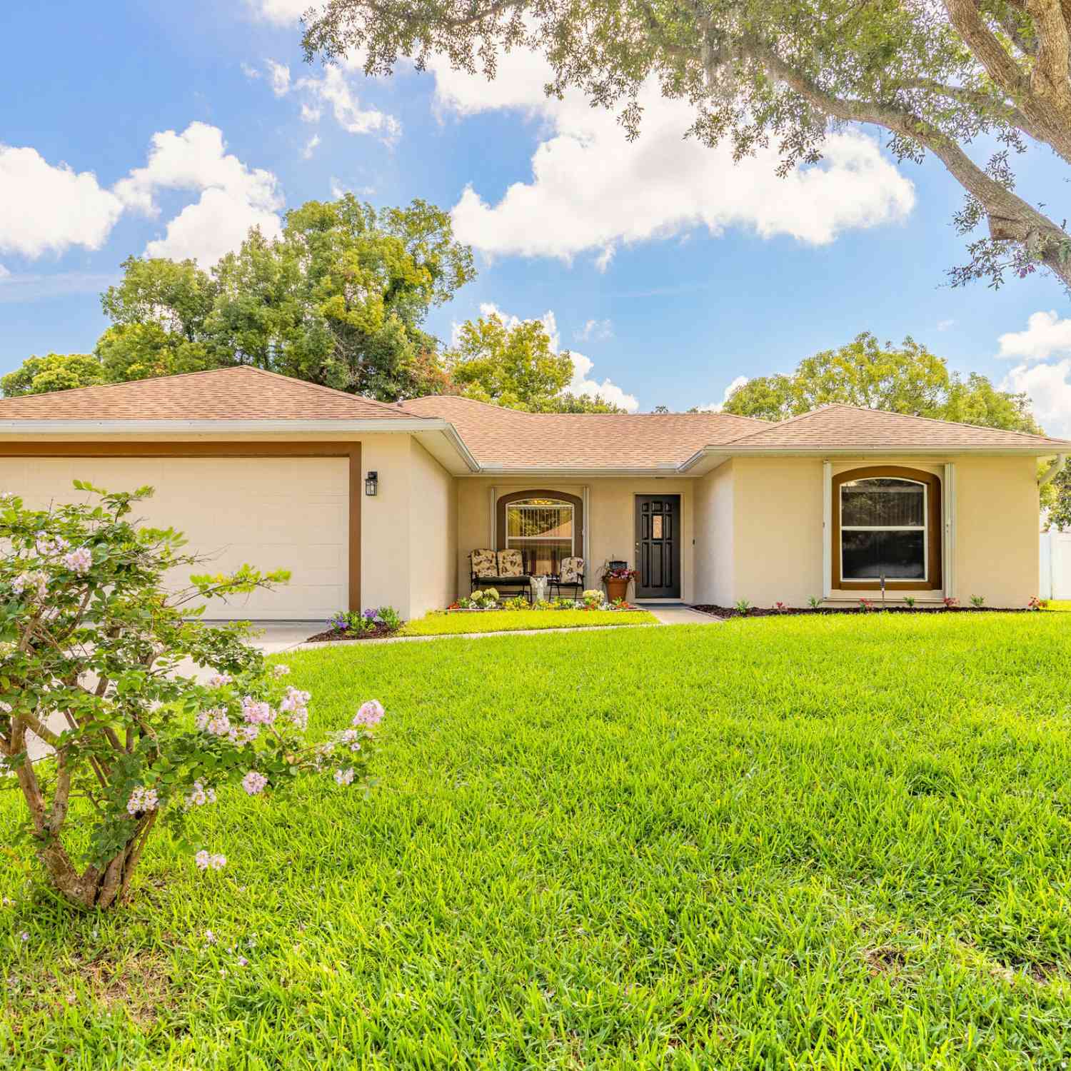Homes For Sale - 2919 Oak Lea Drive<br/> South Daytona, FL 32119