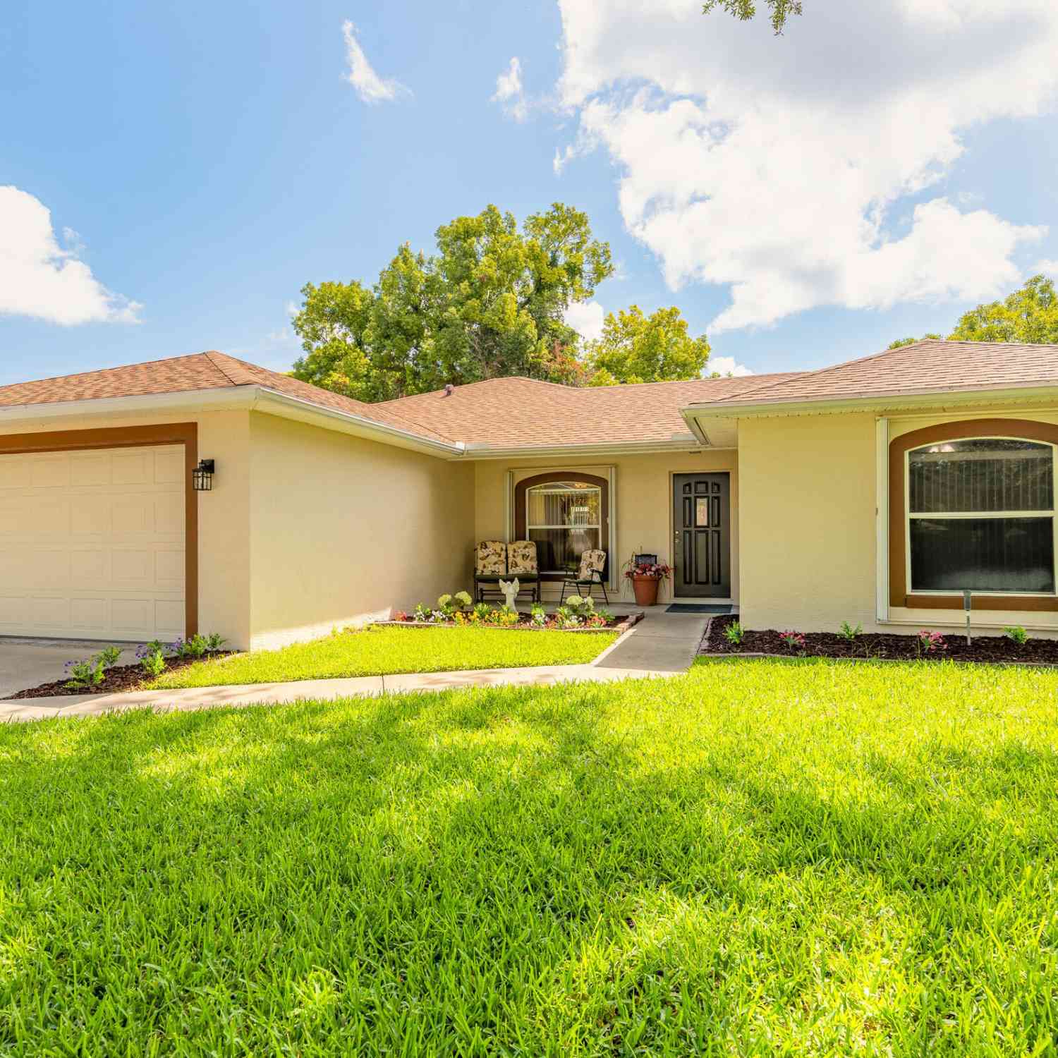 Homes For Sale - 2919 Oak Lea Drive<br/> South Daytona, FL 32119