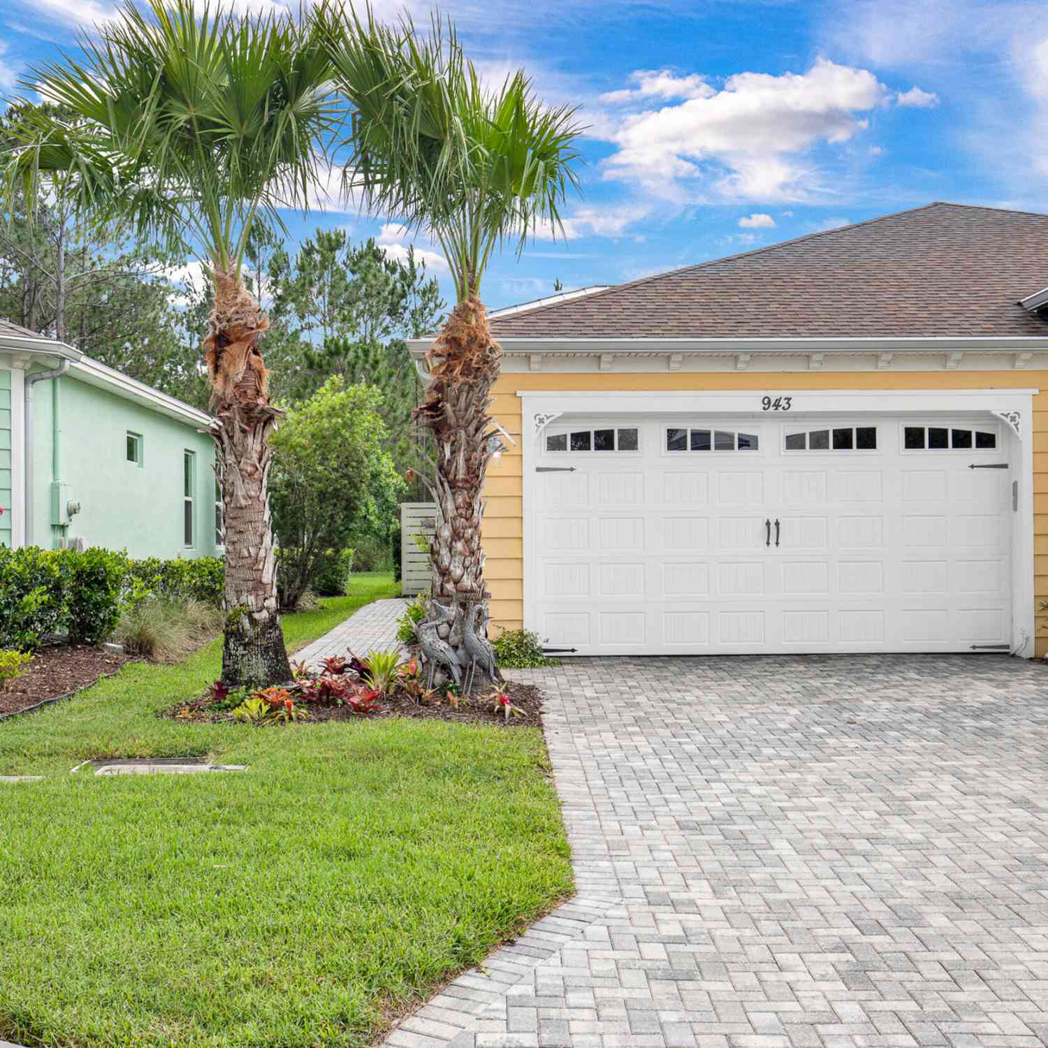 Homes For Sale - 943 Attitude Avenue<br/> Daytona Beach, FL 32124