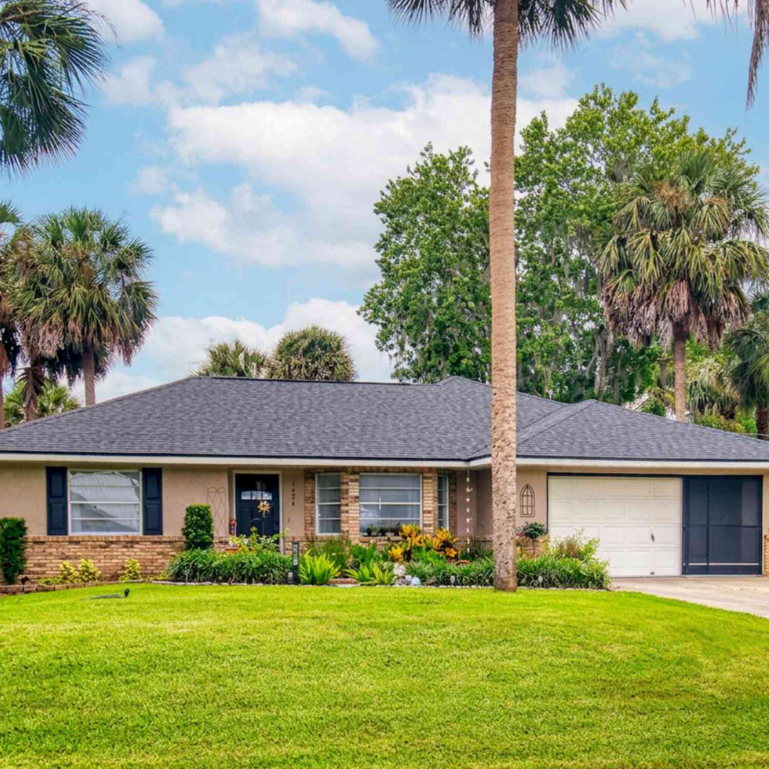 Homes For Sale - 1624 Center Street<br/> DeLand, FL 32720