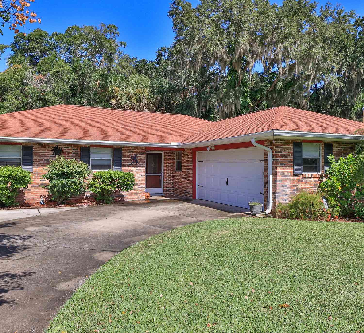 Homes For Sale - 725 Green Road<br/> New Smyrna Beach, FL 32168