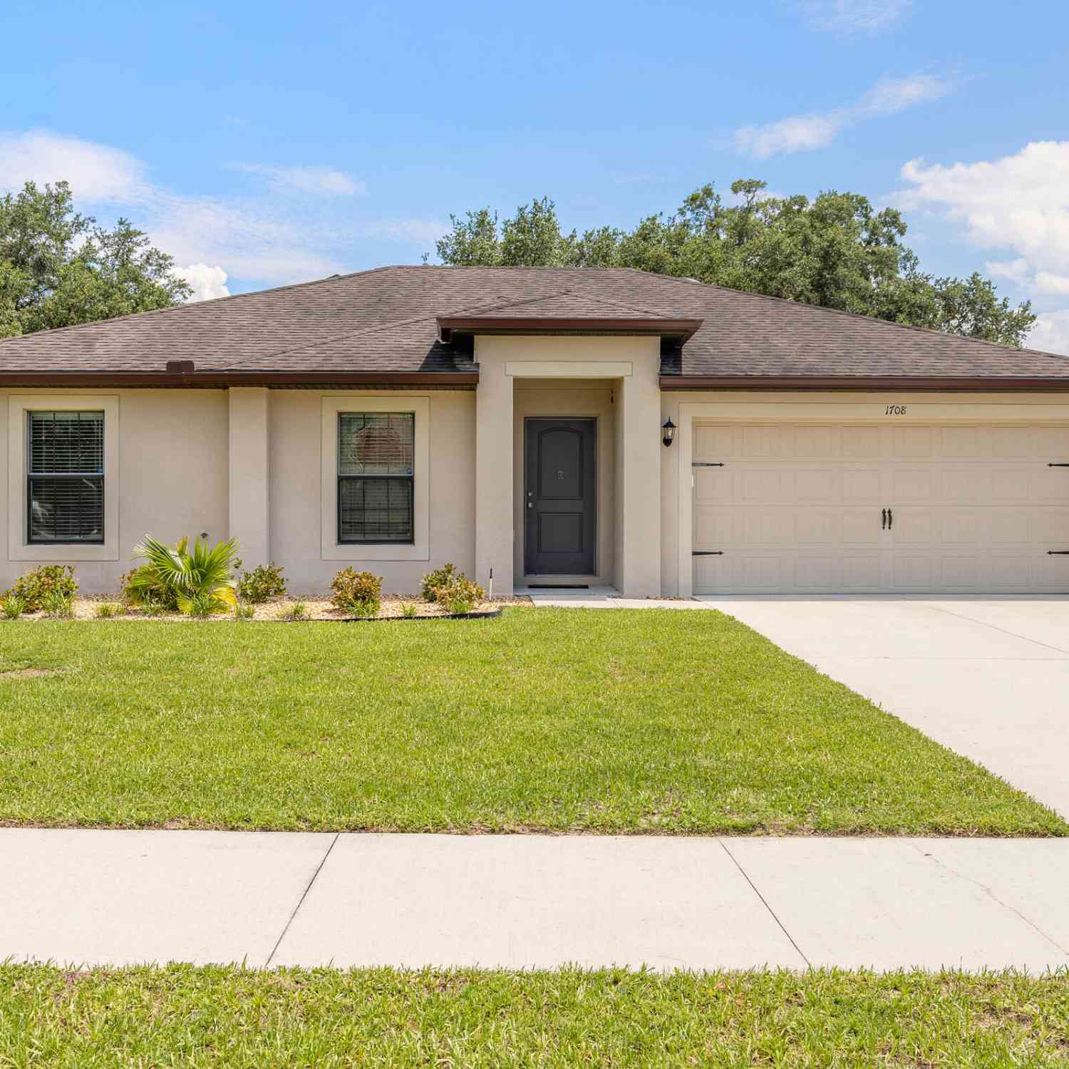 Homes For Sale - 1708 Windward Oaks Drive<br/> DeLand, FL 32720