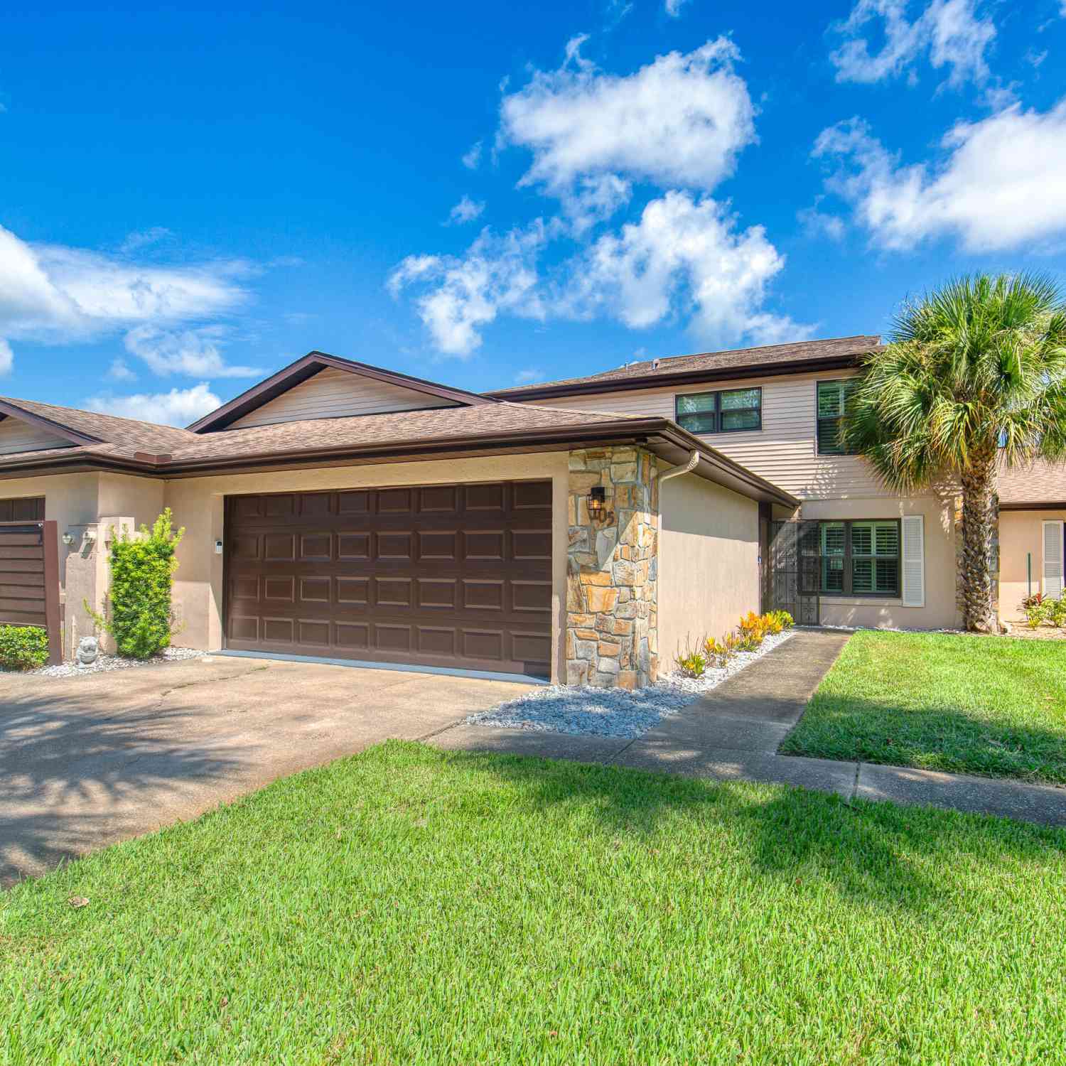 Homes For Sale - 105 Deer Lake Circle<br/> Volusia County, Ormond Beach, FL 32174