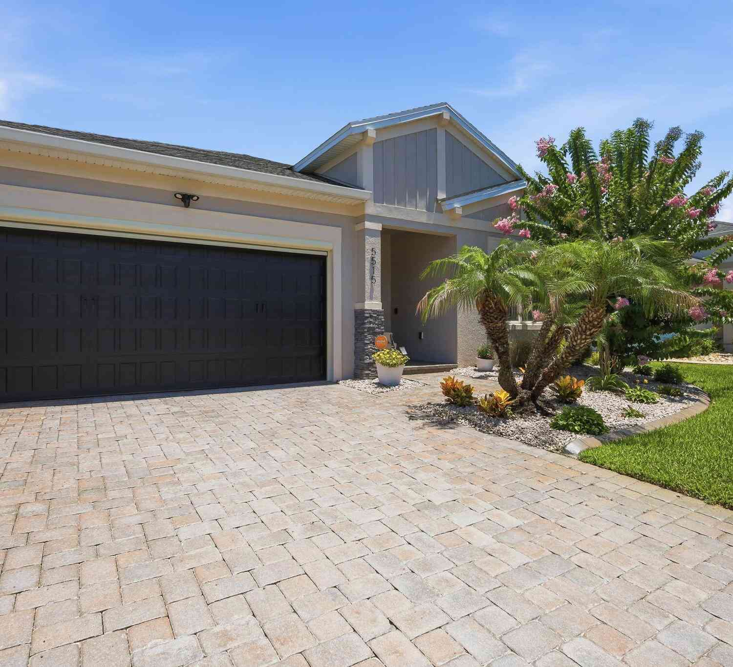 Homes For Sale - 5515 Estero Loop<br/> Port Orange, FL 32128