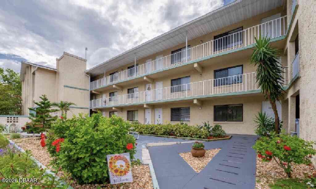 Condo For Sale - 633 S Palmetto Avenue #207<br/> Volusia County, Daytona Beach, FL 32114