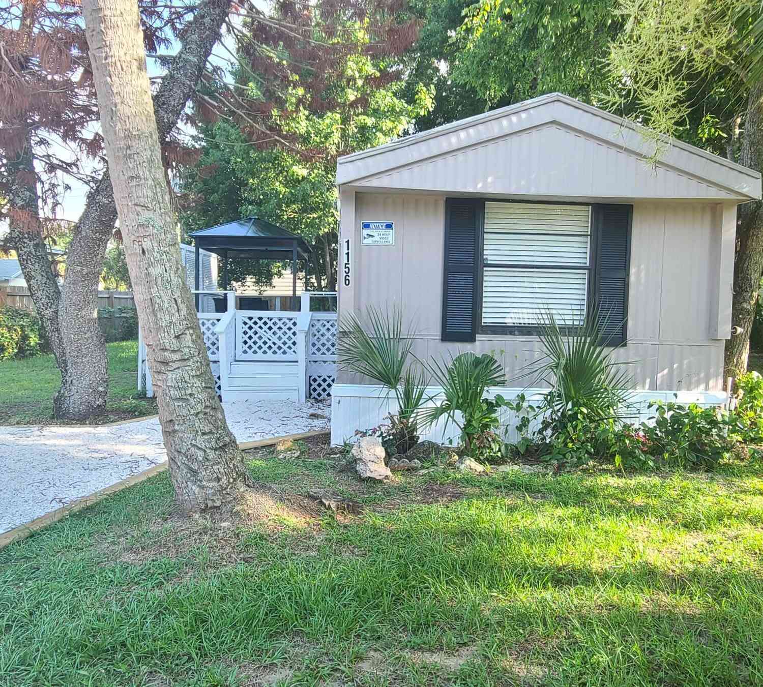 Mobile Home For Sale - 1156 Greenbriar Avenue<br/> Port Orange, FL 32127