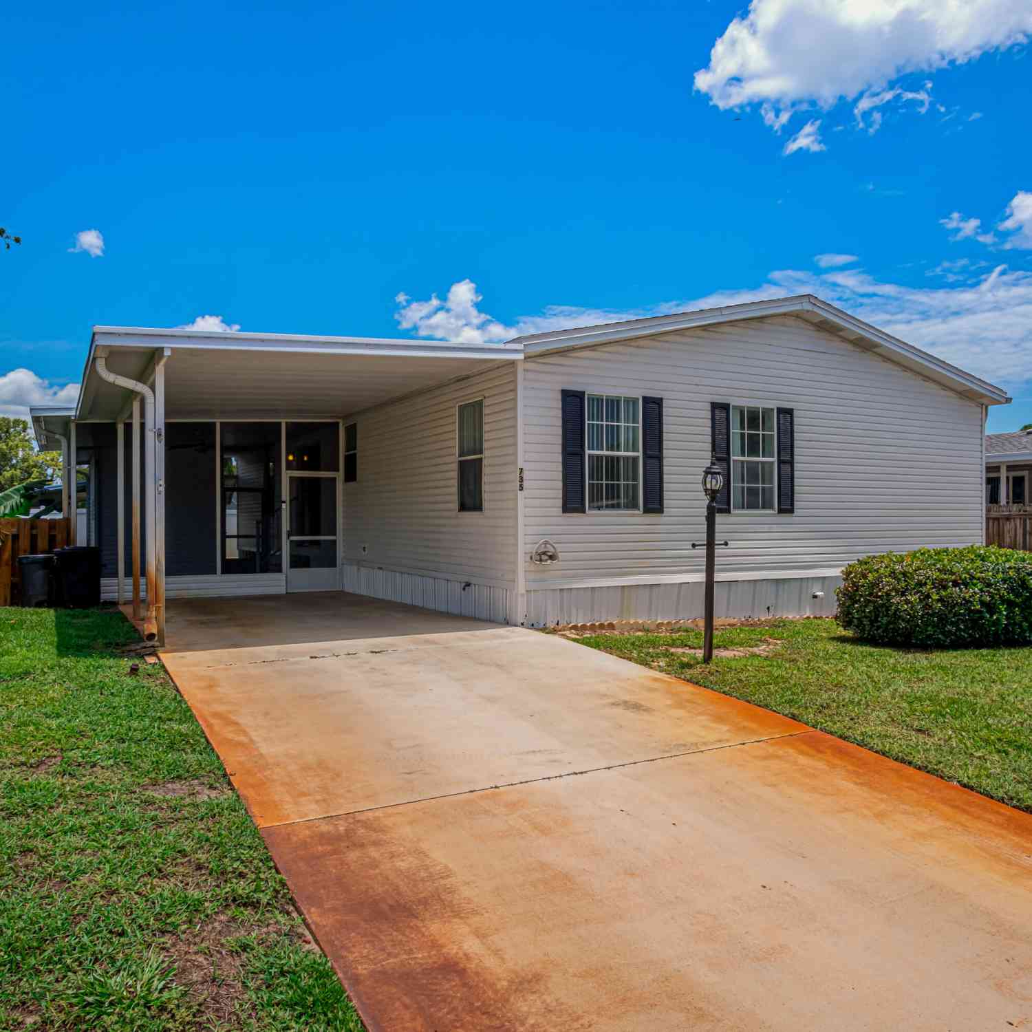 Mobile Home For Sale - 735 Fawn Court<br/> Port Orange, FL 32129