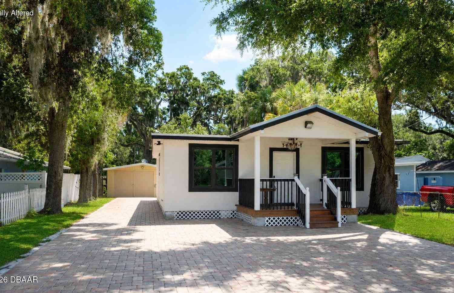 Homes For Sale - 817 Magnolia Avenue<br/> Volusia County, Holly Hill, FL 32117
