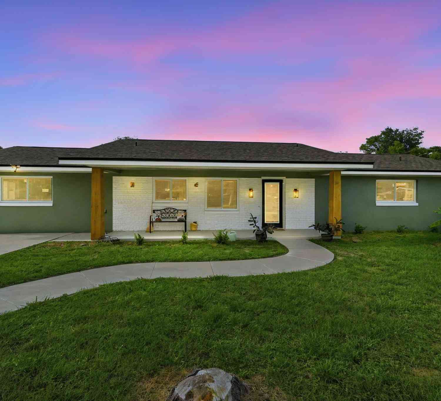 Homes For Sale - 525 E Roberts Street<br/> Volusia County, Orange City, FL 32763