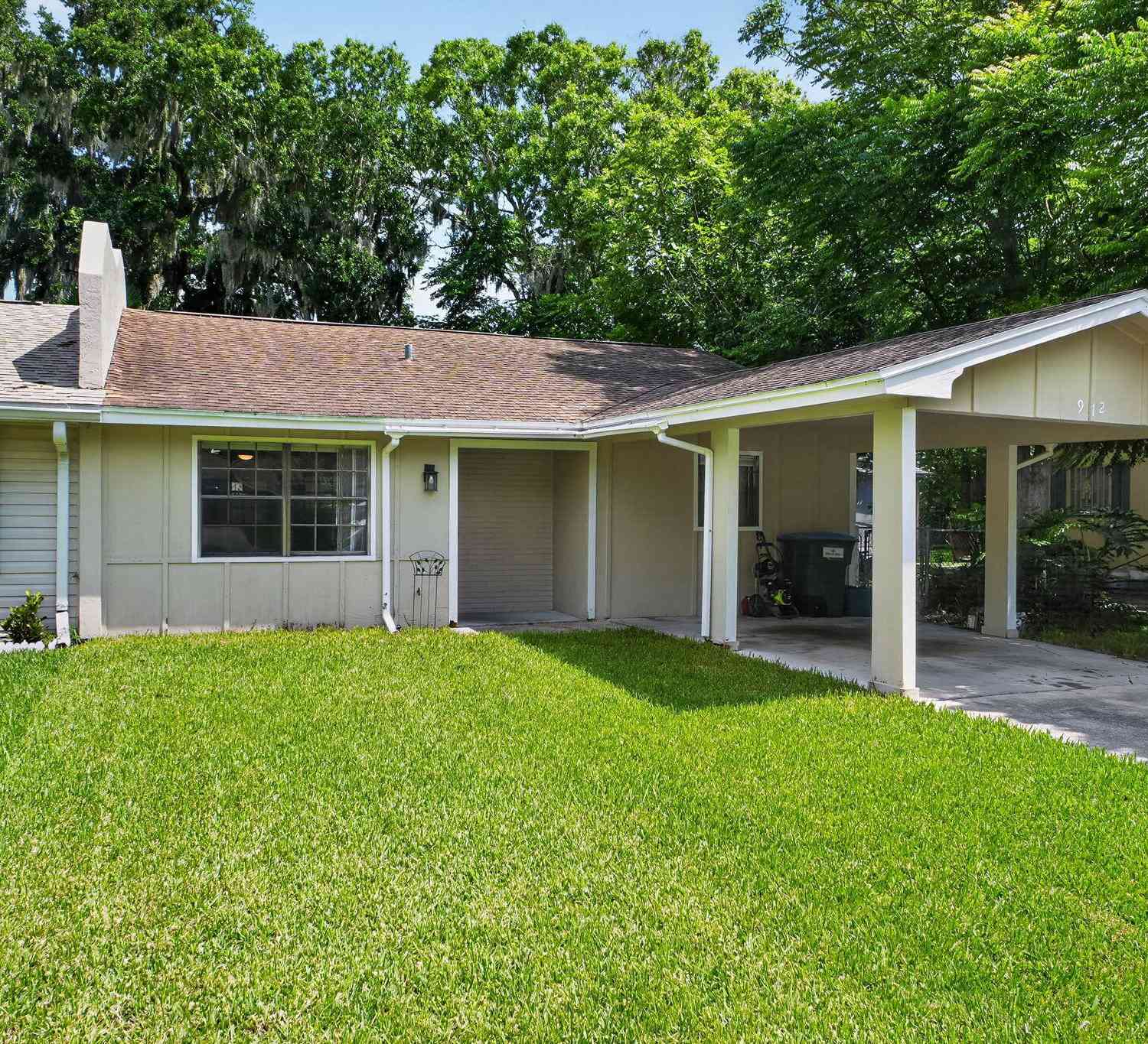 Townhouse For Sale - 912 Royal Oak Court<br/> Volusia County, Holly Hill, FL 32117