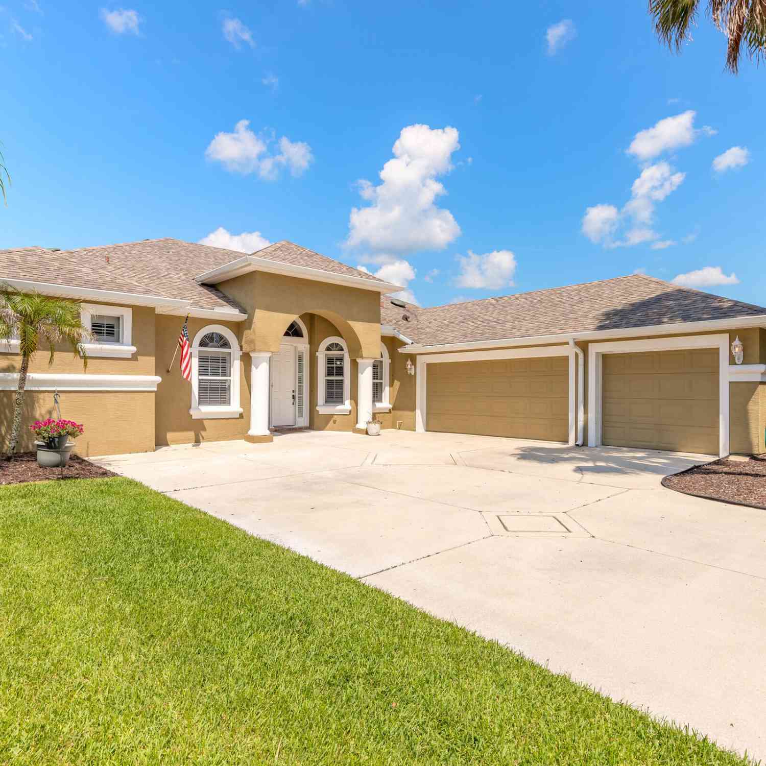 Homes For Sale - 3614 Marisol Court<br/> New Smyrna Beach, FL 32168