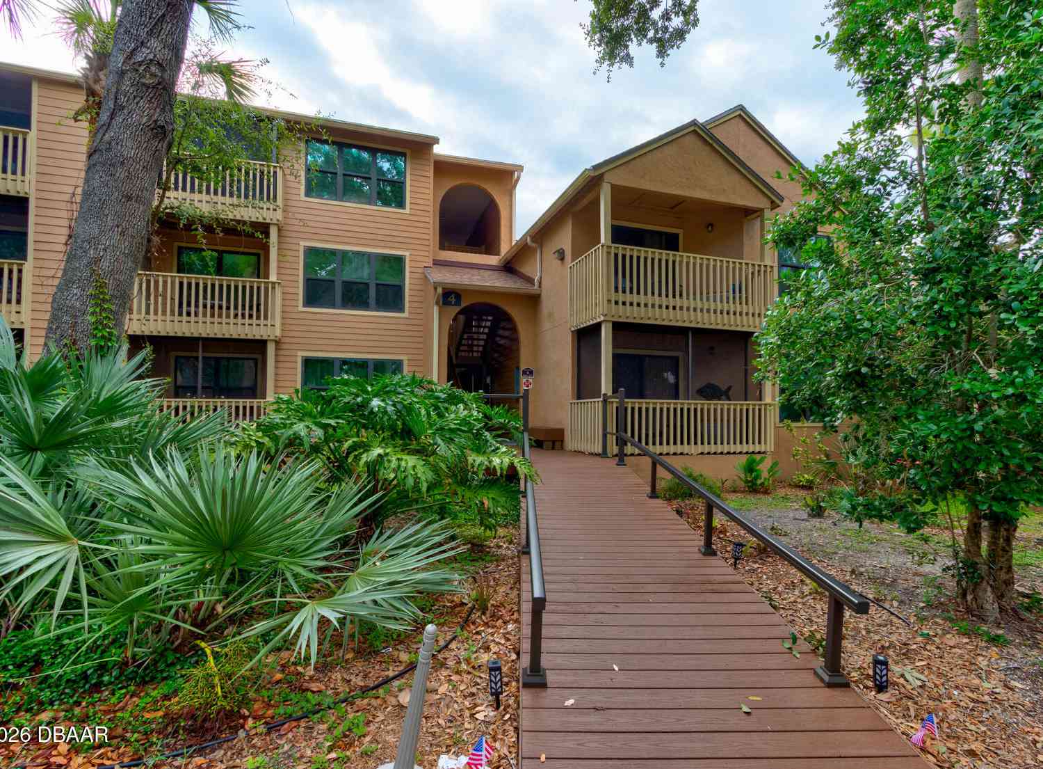 Condo For Sale - 1401 S Palmetto Avenue #422<br/> Daytona Beach, FL 32114