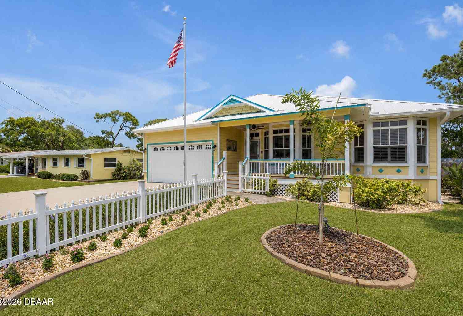 Homes For Sale - 521 S Peninsula Avenue<br/> New Smyrna Beach, FL 32169