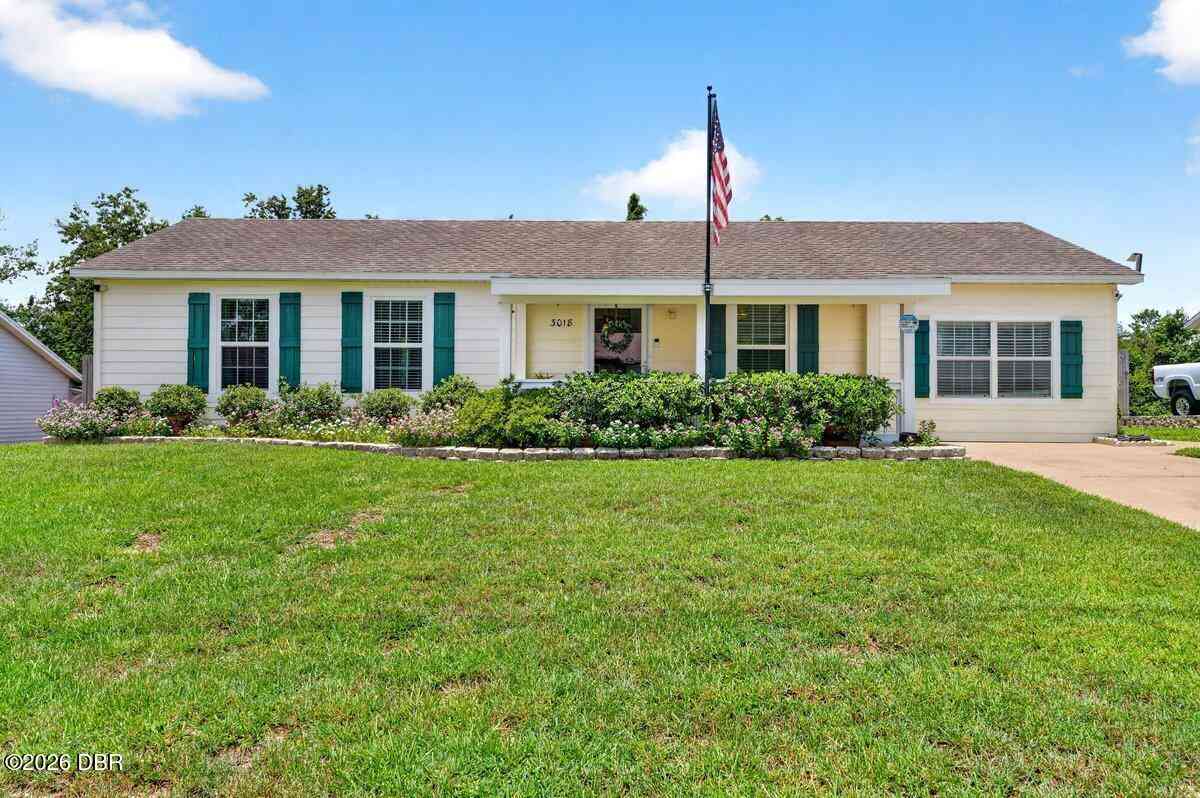 Homes For Sale - 3018 Yorkshire Drive<br/> Deltona, FL 32738