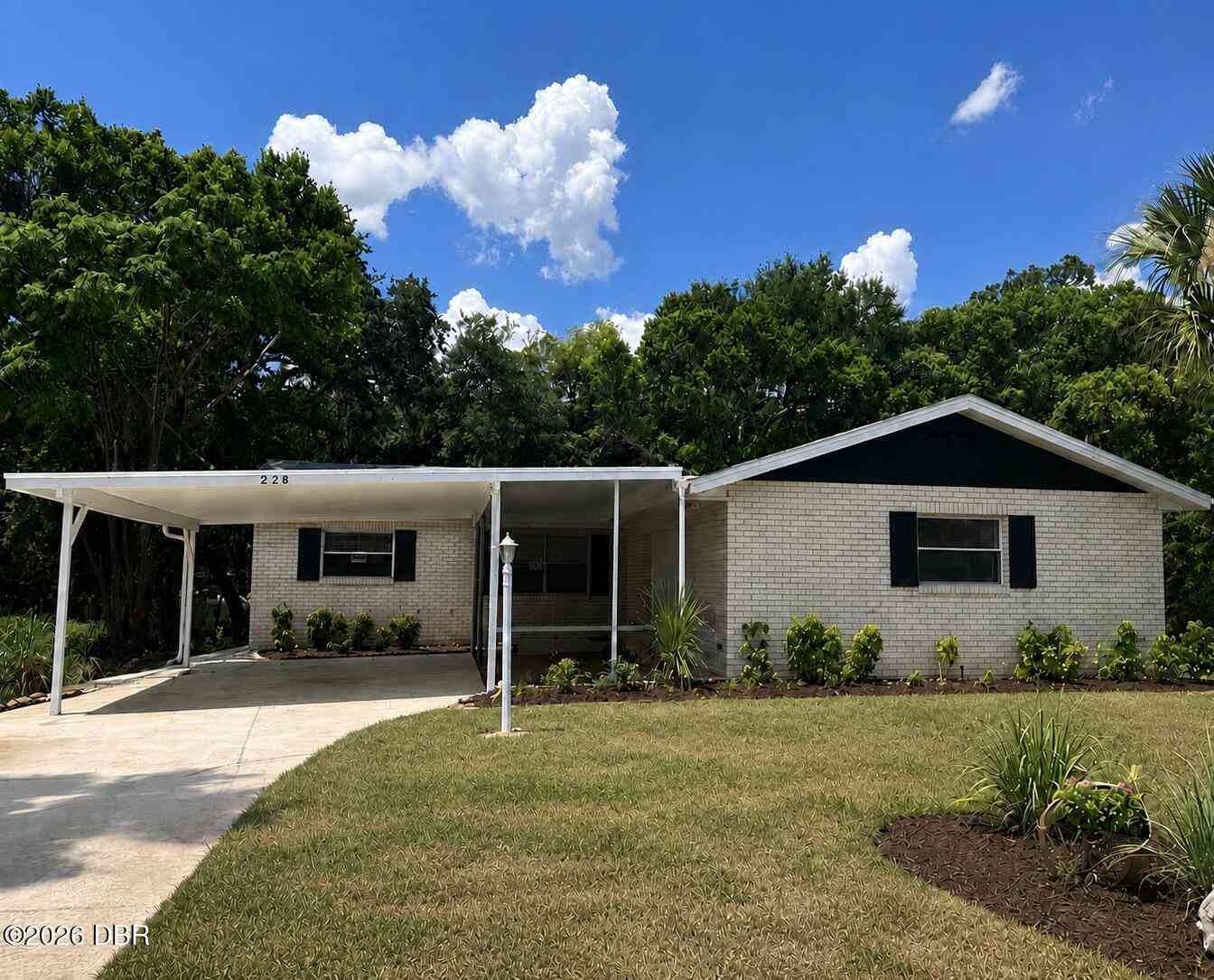 Homes For Sale - 228 Colomba Road<br/> DeBary, FL 32713