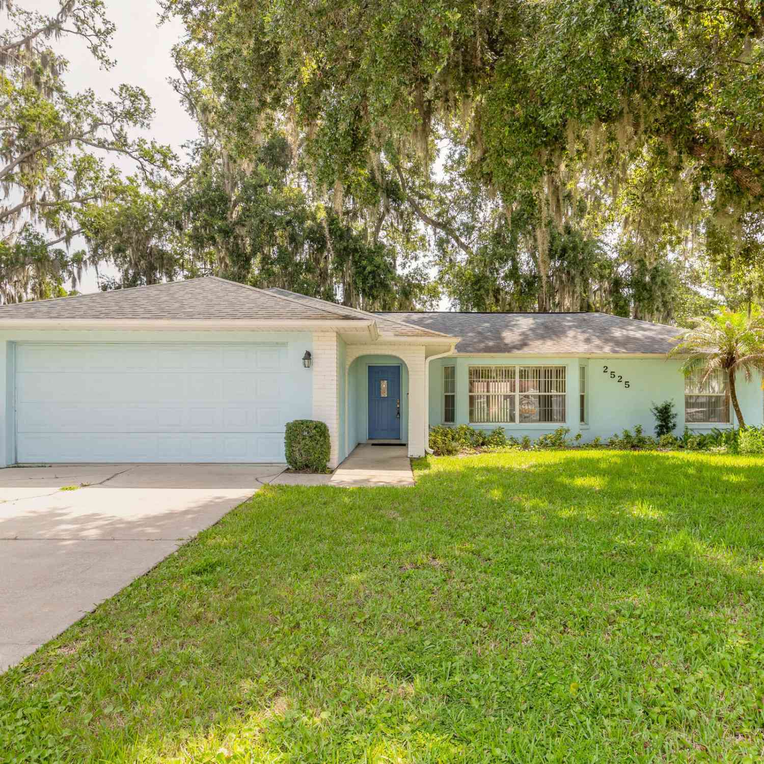 Homes For Sale - 2525 Royal Palm Drive<br/> Edgewater, FL 32141