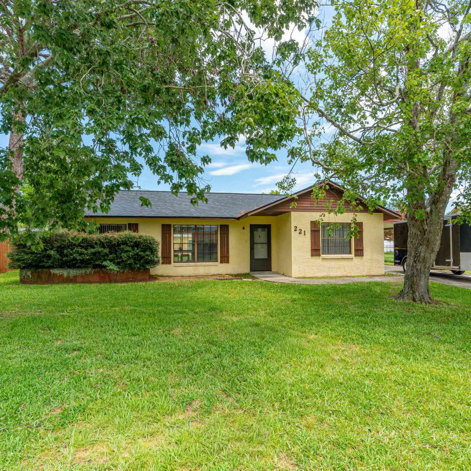 Homes For Sale - 221 Cherrywood Lane<br/> Edgewater, FL 32132