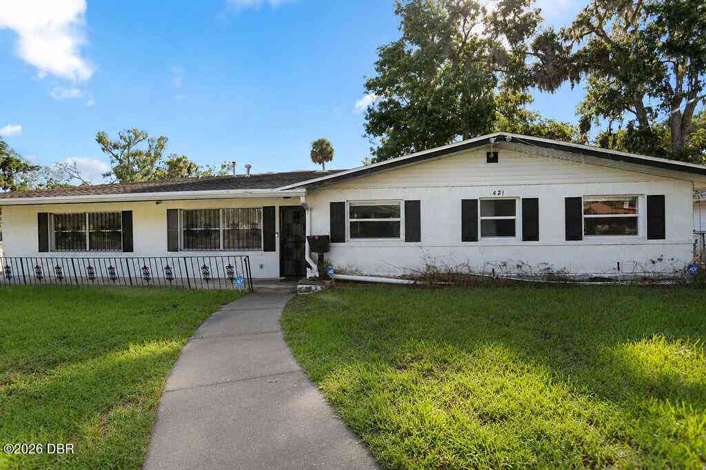 Homes For Sale - 421 N Frederick Avenue<br/> Daytona Beach, FL 32114