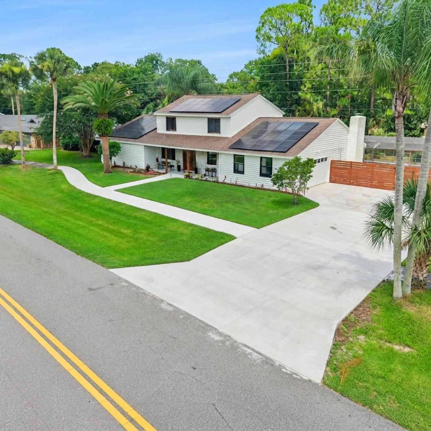 Homes For Sale - 537 Pelican Bay Drive<br/> Daytona Beach, FL 32119