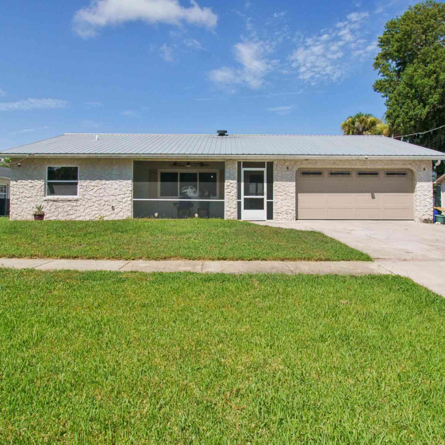 Homes For Sale - 105 Fiesta Circle<br/> Ormond Beach, FL 32174