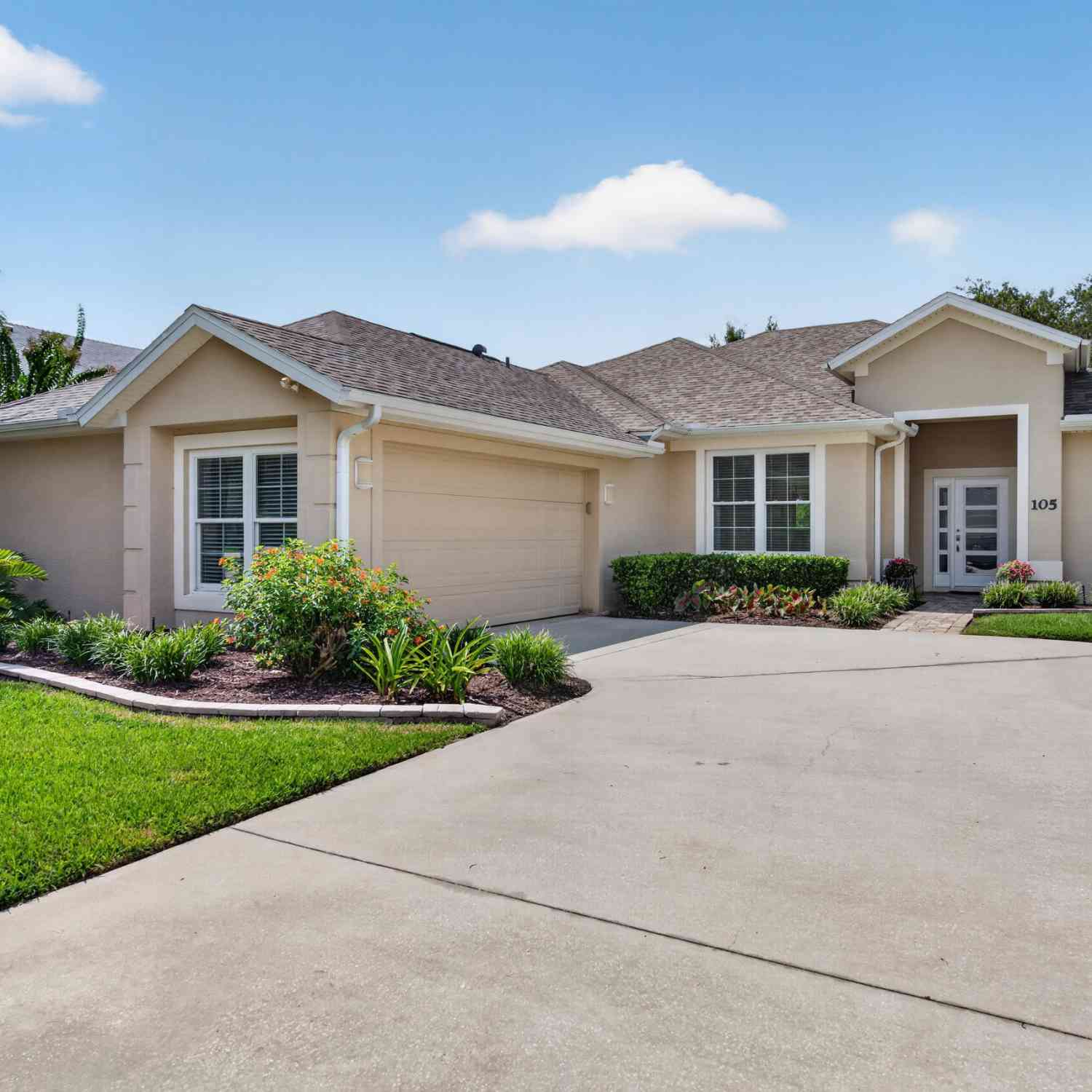 Homes For Sale - 105 Opal Hill Circle<br/> Daytona Beach, FL 32124