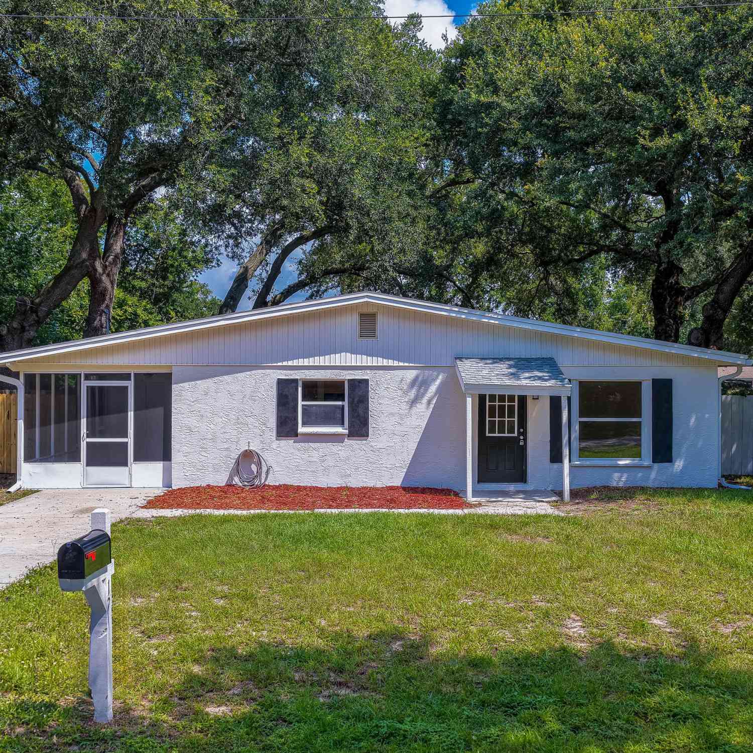 Homes For Sale - 1220 Leon Lane<br/> Daytona Beach, FL 32117