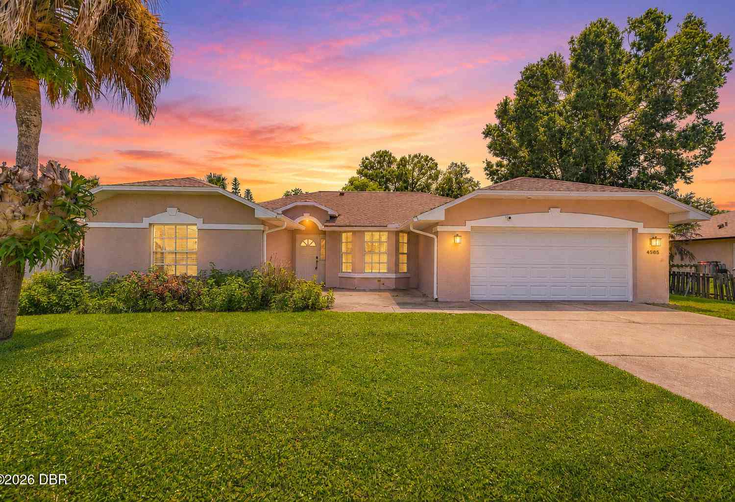 Homes For Sale - 4585 Miles Drive<br/> Port Orange, FL 32127