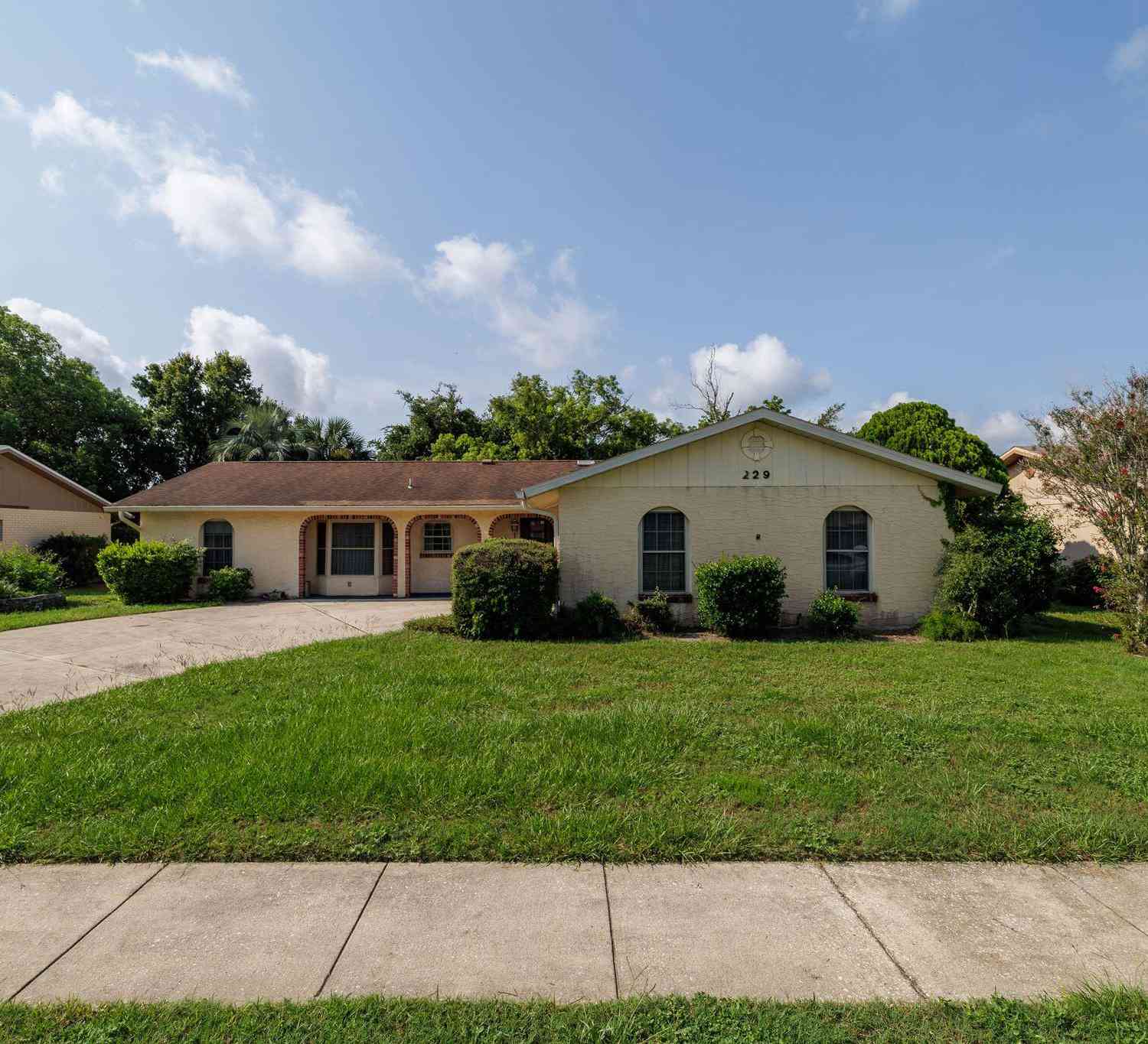 Homes For Sale - 229 Georgetowne Boulevard<br/> Daytona Beach, FL 32119
